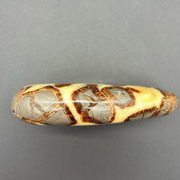 Utah Septarian Geode Carved Zuni Style Bear Figure - Picture 6 of 10